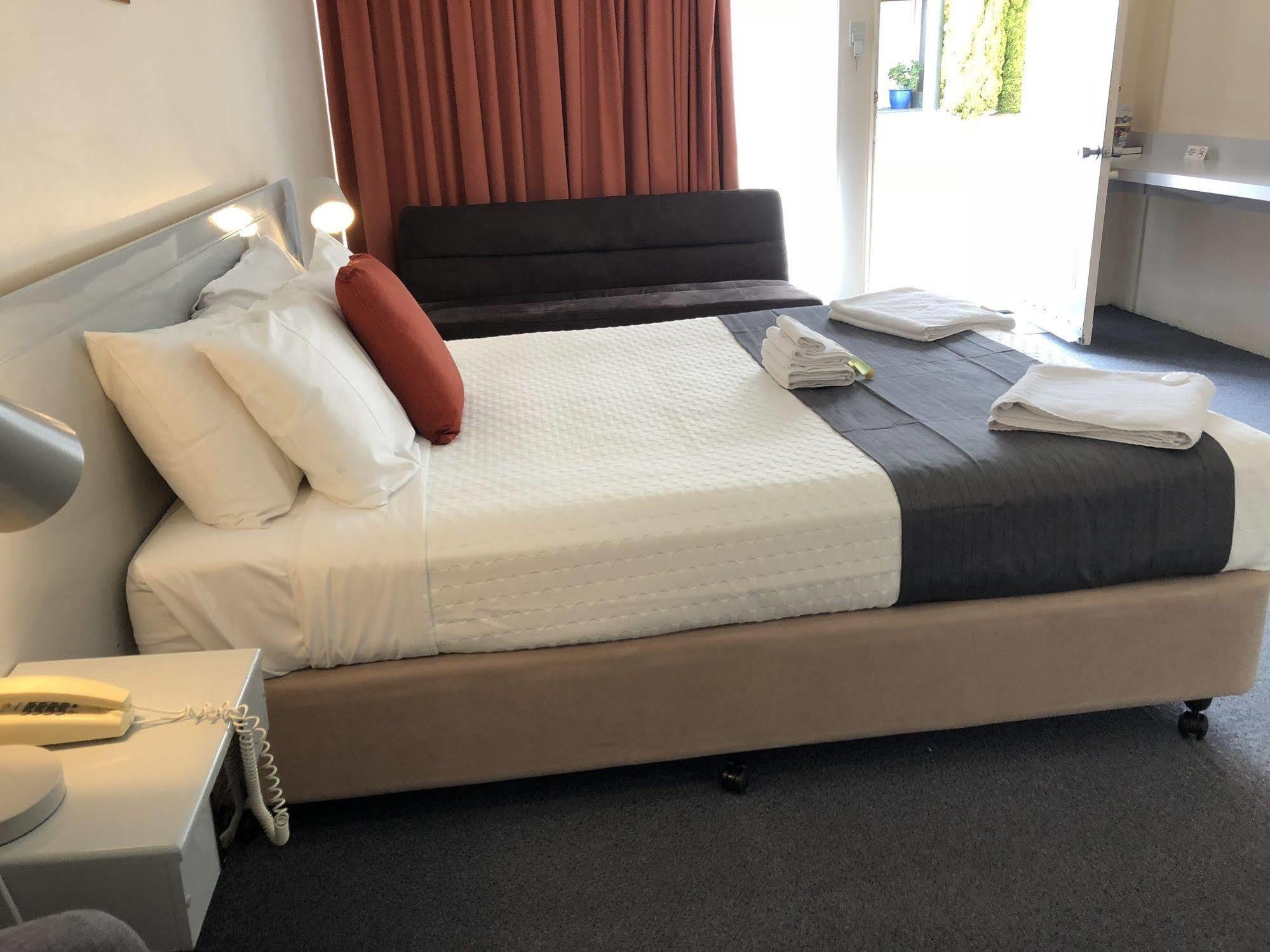 Alexander Motel Уоруик Екстериор снимка