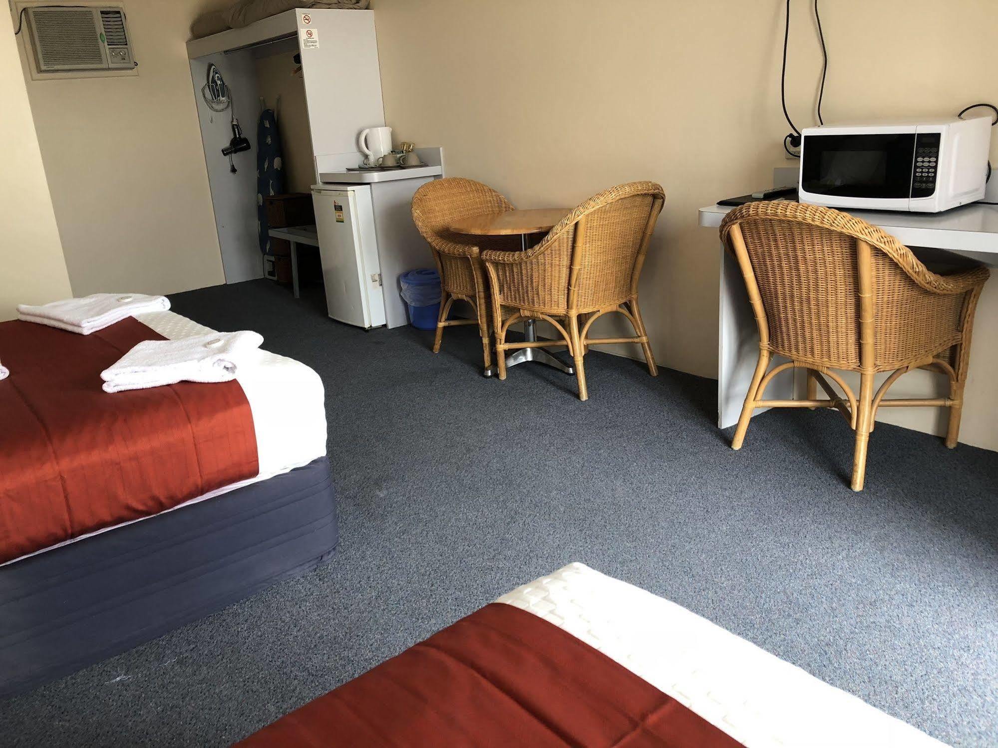 Alexander Motel Уоруик Екстериор снимка
